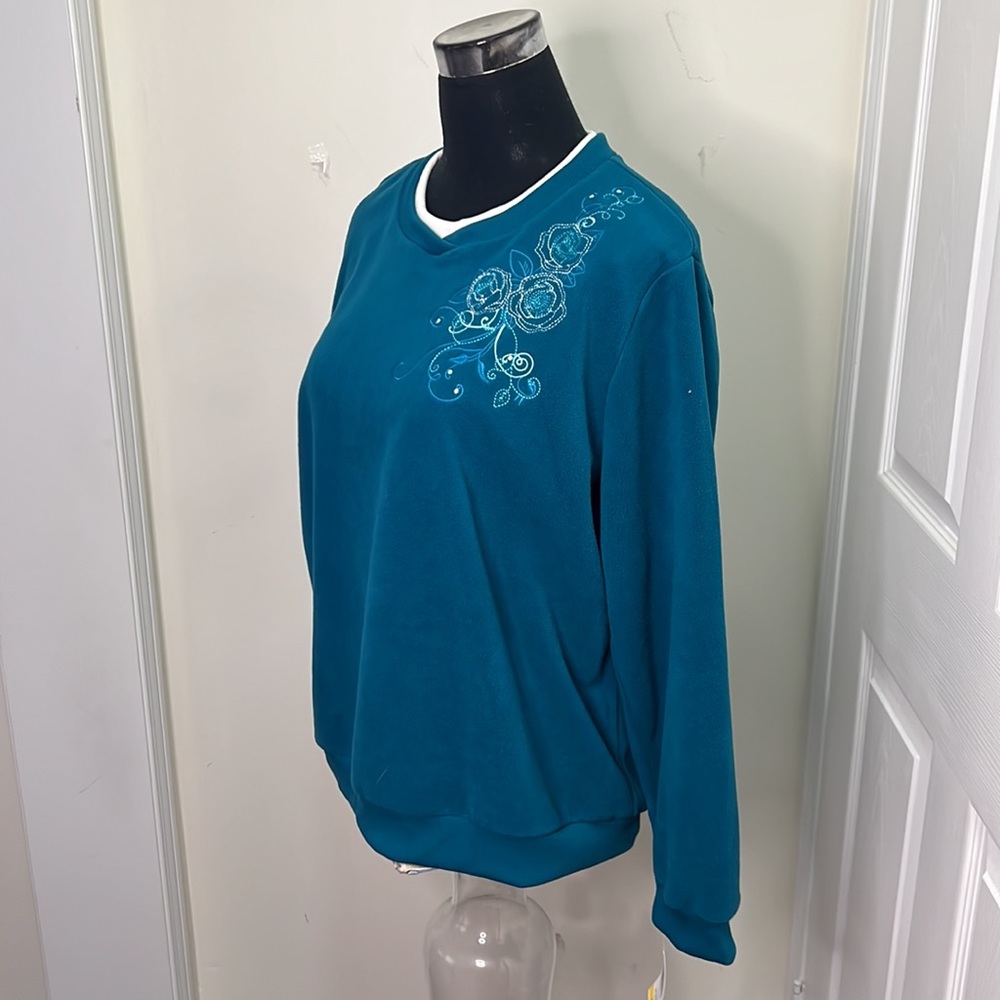 Alia Minimalist Fleece CrewNeck Sweater Size Medium